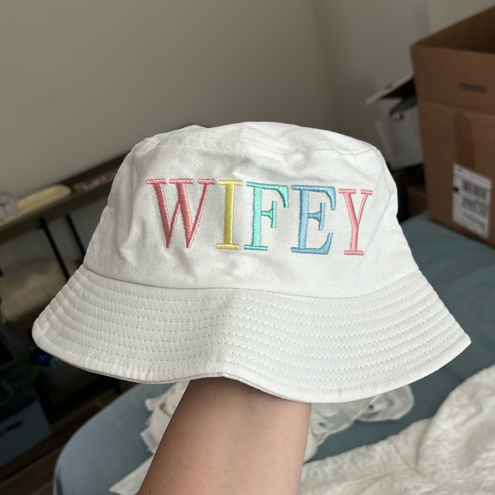 WIFEY bucket hat